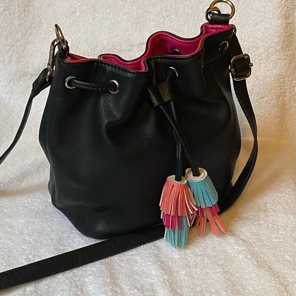 NEW! CANDIE’S “MADE TO SPARKLE” DRAWSTRING BUCKET BAG - Picture 4 of 13